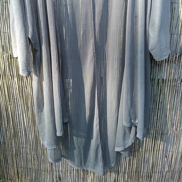 LuLuRoe Sheer Gray Floral Ligthweight Cover Up - S - Picture 4 of 11